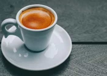 أفضل وقت لتناول أول كوب قهوة