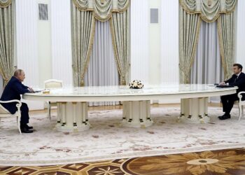 الطاولة ليست مجرد قطعة أثاث بل عنصر سياسي واجتماعي