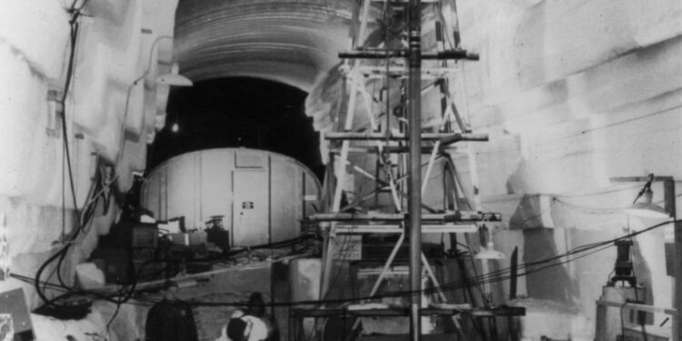 داخل قاعدة عسكرية أميركية سرية تحت جليد غرينلاند