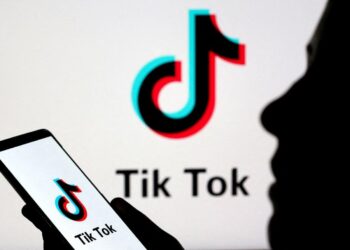 تطبيق “تيك توك” يعـــود لمتجري تطبيقات (أبل وغوغل) في أميركا