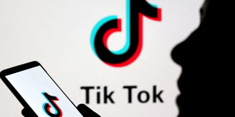 تطبيق “تيك توك” يعـــود لمتجري تطبيقات (أبل وغوغل) في أميركا