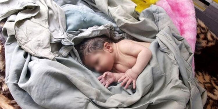 ايران.. بيـــع الأطفال تجارة سوداء مرعبة للإيرانيين