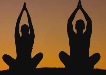كيف يمكن استخدام اليوغا كعلاج نفسي لتحسين صحتك العقلية؟