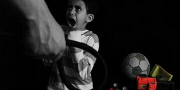 العراق.. ظاهرة العنف ضد الأطفال اصبحت “عرف سائد”