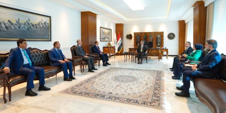 رئيس مجلس القضاء الأعلى يستقبل الفريق النيابي لإعداد استراتيجية الامن الوطني