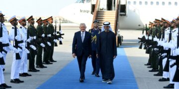 رئيس الجمهورية يصل إلى الإمارات