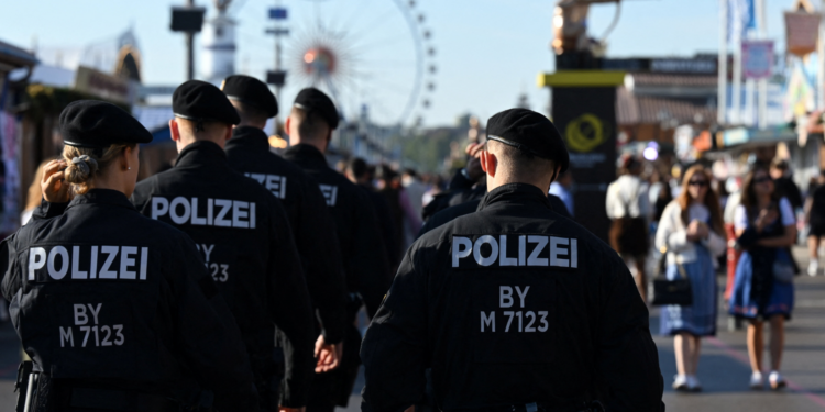 ألمانيا.. حادث دهس يسبب إصابات عديدة واعتقال السائق