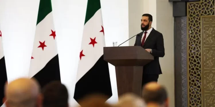 انطلاق مؤتمر الحوار الوطني السوري والشرع يدعو لمواجهة كل من يريد “العبث بأمن ووحدة سوريا”