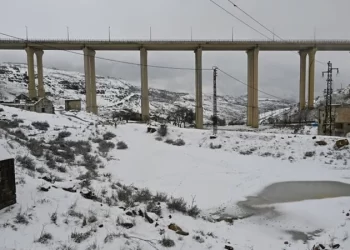 الثلوج تتسبب في قطع 7 طرق جبلية في لبنان