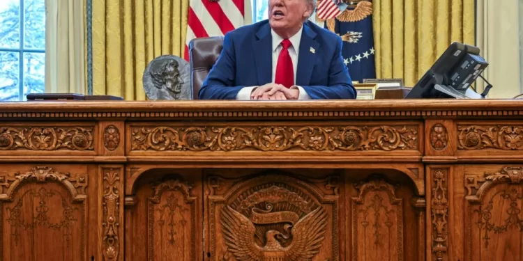 ترامب يعلن “الحرب التجارية” على الصين وكندا والمكسيك