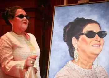 المغربية رحمة تقدم أم كلثوم في مسرح هولندي ,,, بالذكرى الـ50 على رحيلها