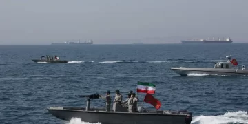 إيران تهدد بإغـــلاق مضيق هرمز