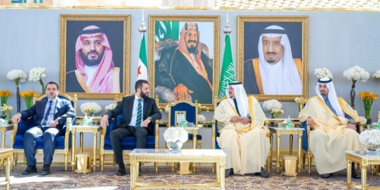 الشرع يصل إلى الرياض في أول زيارة رسمية