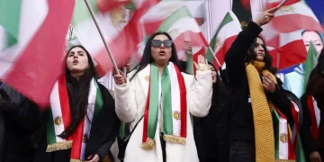 آلاف المعارضين الإيرانيين يطالبون من باريس بموقف دولي ضد طهران