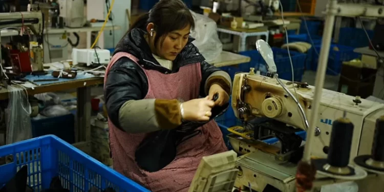 ما تأثير الرسوم الجمركية الجديدة المفروضة من ترامب على الصين