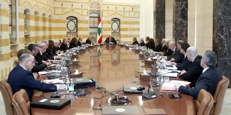 حكومة لبنان تعقد أولى جلساتها