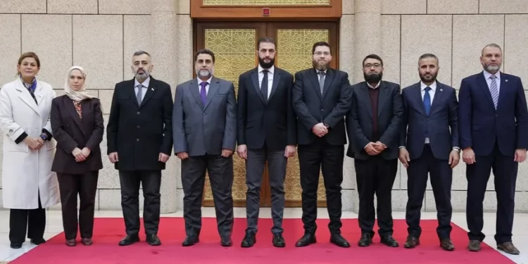 سوريا.. الشرع يجتمع مع أعضاء اللجنة التحضيرية للحوار الوطني