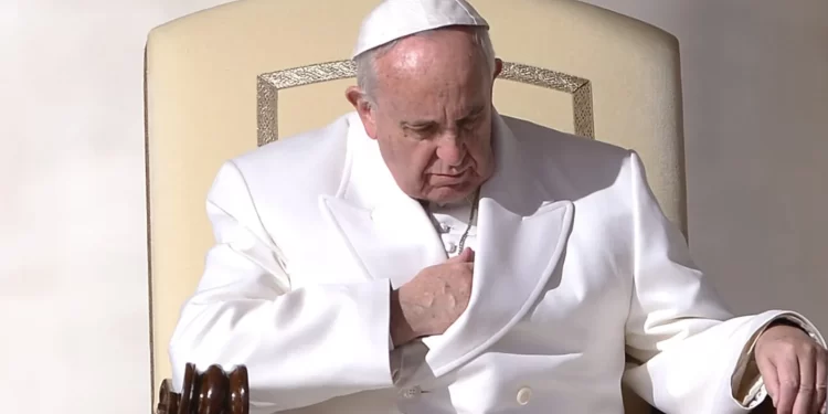 تفاصيل جديدة عن حالة البابا فرنسيس