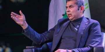 الثقافة الرقمية…… هل نصنع التقنية أم تصنعنا؟