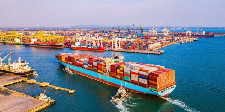 الصين والمكسيك وكندا تندد بالرسوم الجمركية التي فرضها ترامب