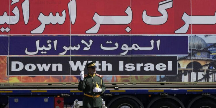 الحرس الثوري.. سنضرب القواعد الأمريكية إذا تعرضت إيران لــ”هجوم إسرائيلي”