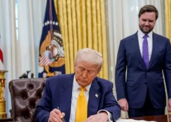 أبرز القرارات التي اتخذها ترامب,, خلال شهر واحد