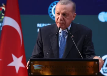 أردوغان يتهم “جمعية تركية لرجال الأعمال” بالتـــدخل في السياسة