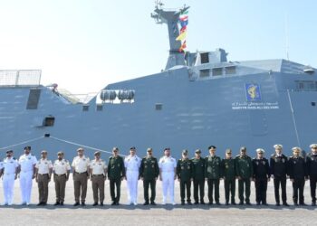 سفن حربية إيرانية في الإمارات