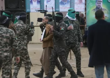 الصليب الأحمر يدعــــو لإجراء تبادل الأسرى المقبل بشــــكل “غير علني”