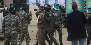 الصليب الأحمر يدعــــو لإجراء تبادل الأسرى المقبل بشــــكل “غير علني”