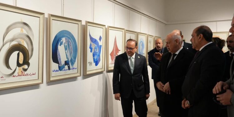 وزير الثقافة والسياحة والآثار يفتتـــــح معرض “حروف النور” للفنان حسن المسعودي