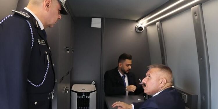 مركبة لفحص متعاطي الكحول والمخدرات ,, لأول مرة في تاريخ الداخلية