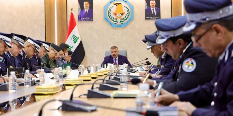 وزير الداخلية يترأس اجتماعاً مع عدد من المعنيين والجهات ذات العلاقة