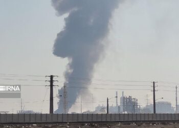 ايران.. اندلاع حريق في مستودع بمجمع مارون للبتروكيماويات