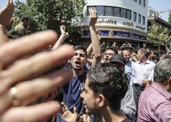 طهران.. توتر وغضب والسلطات تحـــذر من احتجاجات طلابية