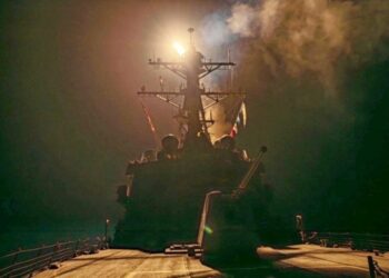 ماذا تفعل أمريكا وأوروبا لمواجهة ضربات الحوثيين في البحر الأحمر؟