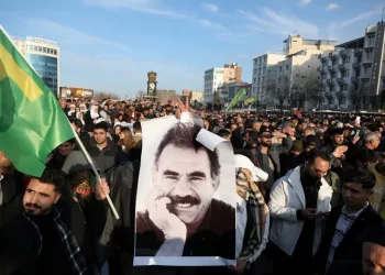 حزب العمال الكردستاني يعلن عن إنه امتثاله لدعوة زعيمه المسجون بتحقيق السلام