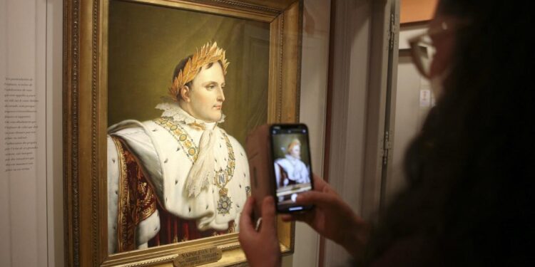 بيع مجلد من قانون نابوليون المدني في مزاد بنحو 400 ألف يورو