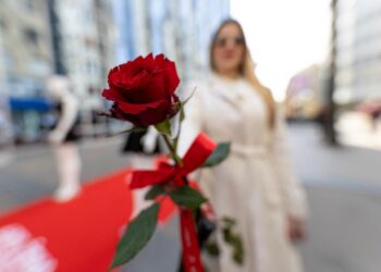 المرأة “صانعة الحياة” أكبر من يومها العالمي