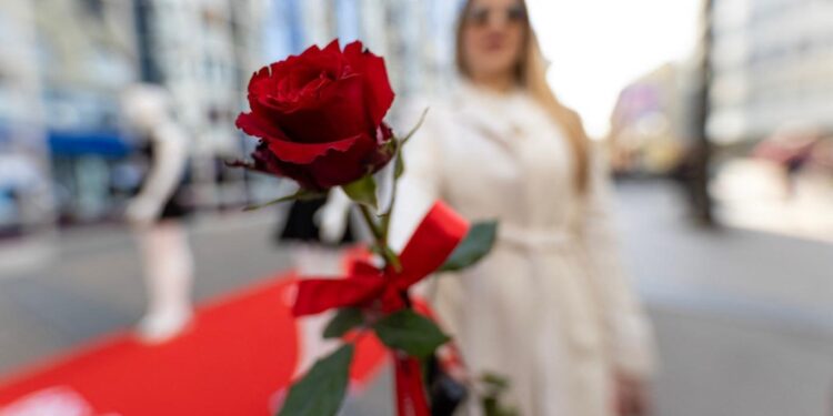 المرأة “صانعة الحياة” أكبر من يومها العالمي