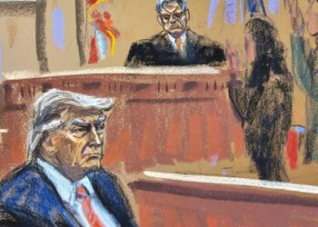 العدالة بالريشة والحبر… رسامون ينقلون “وجوه المحاكمات”
