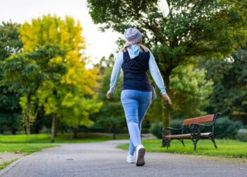4 طرق ينصح بها الخبراء لجعل المشي اليومي أفضل للصحة