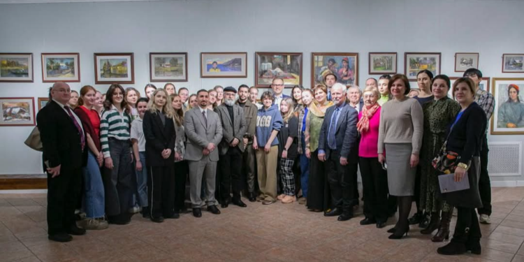 جامعة موسكو تحتفي بفنان عراقي كـ”رمز للصداقة بين روسيا والعراق”