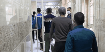 إيران تنقــــل 43 سجيناً من العراق