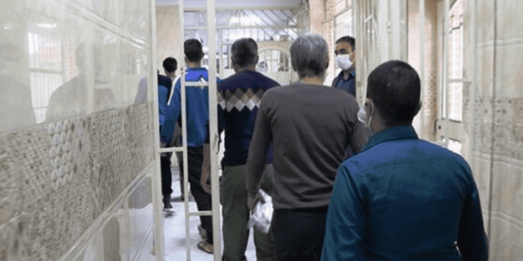 إيران تنقــــل 43 سجيناً من العراق