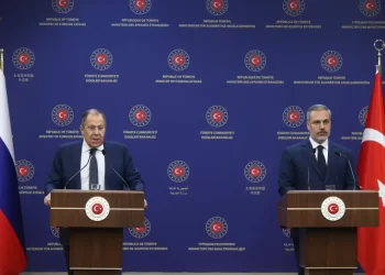 روسيا تسعى للاحتفاظ بقاعدتيها العسكريتين في سوريا