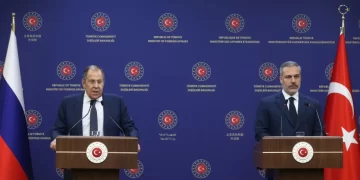 روسيا تسعى للاحتفاظ بقاعدتيها العسكريتين في سوريا