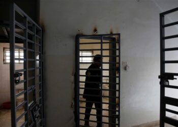 واشنطن تنهــــي 5 مشاريع منح بينها ضحايا التعذيب بالعراق