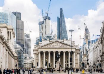 انكماش الاقتصاد البريطاني بشكل غير متوقع