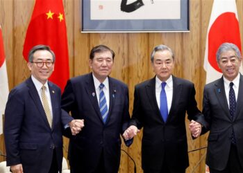 سيول وطوكيو وبكين تخطط لاتفاق تجارة حرة